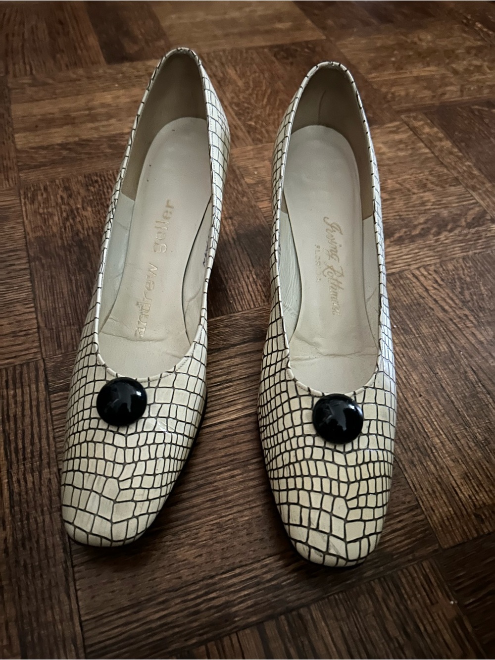 60s “Twiggy” / Mod Andrew Geller Cream Croc-Embossed Pumps with Black Button